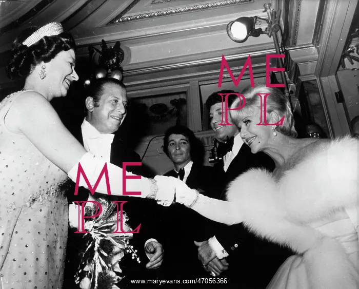 : Queen Elizabeth II and Ginger Rogers, London : Queen Elizabeth II and Ginger Rogers, London