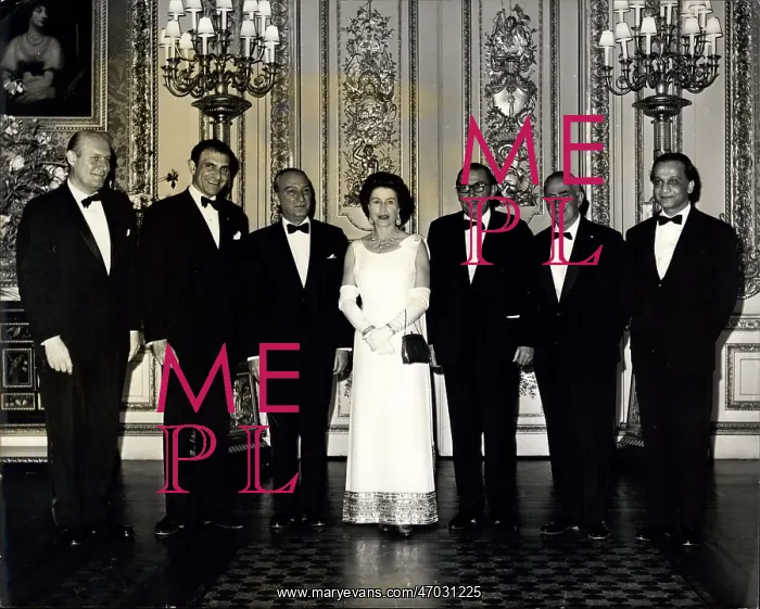 : Queen Elizabeth II with guests at Windsor Castle : Queen Elizabeth II with guests at Windsor Castle