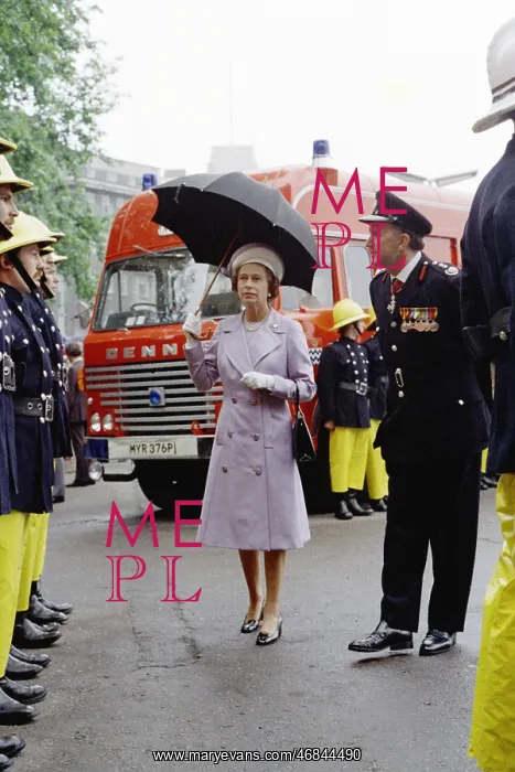 : Queen Elizabeth II inspecting firefighters : Queen Elizabeth II inspecting firefighters