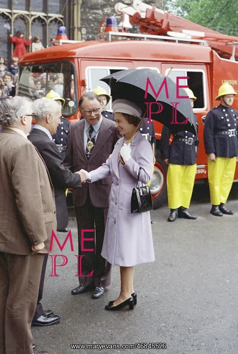 : Queen Elizabeth II inspecting firefighters : Queen Elizabeth II inspecting firefighters