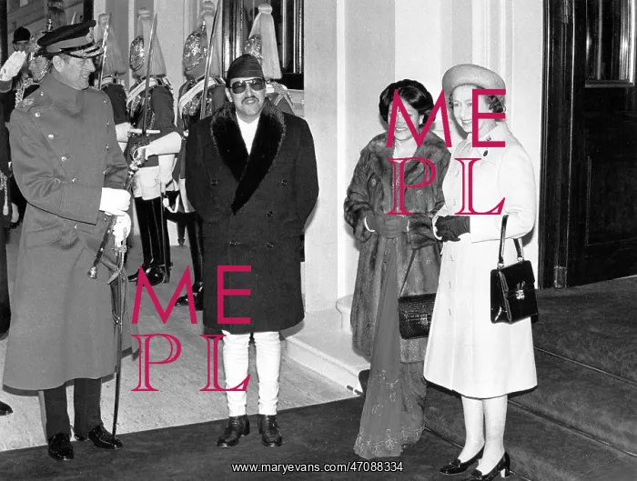 : Queen Elizabeth II and King Birendra of Nepal : Queen Elizabeth II and King Birendra of Nepal