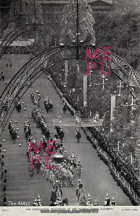: Queen Elizabeth II - Leaving the Palace - Coronation : Queen Elizabeth II - Leaving the Palace - Coronation