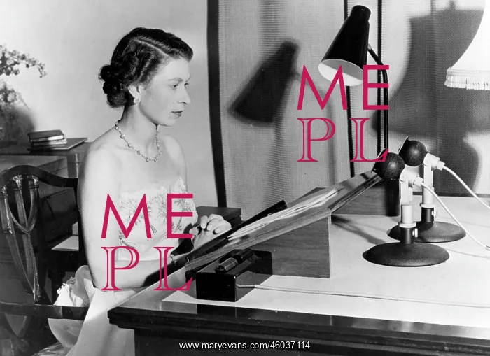 : Queen Elizabeth II making Christmas broadcast : Queen Elizabeth II making Christmas broadcast