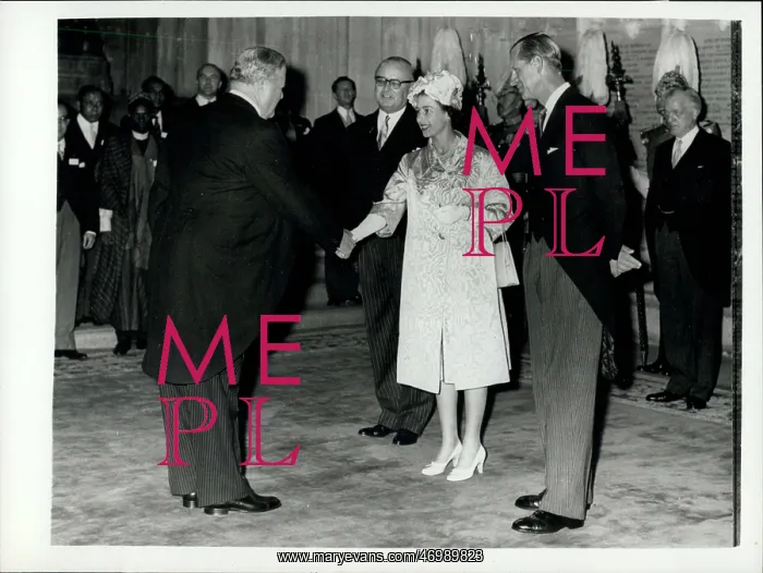 : Queen Elizabeth II, opening of Commonwealth Conference : Queen Elizabeth II, opening of Commonwealth Conference