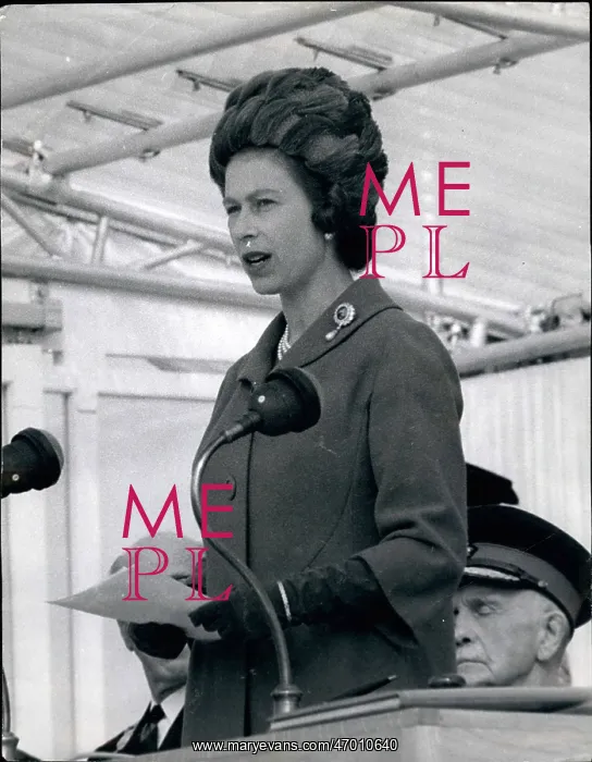 : Queen Elizabeth II, opening of new Forth Road Bridge : Queen Elizabeth II, opening of new Forth Road Bridge