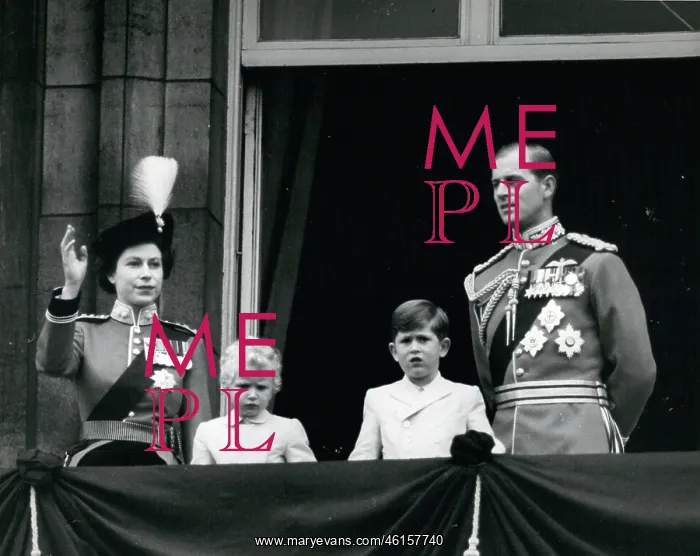 : Queen Elizabeth II, Trooping of the Colour, balcony scene : Queen Elizabeth II, Trooping of the Colour, balcony scene