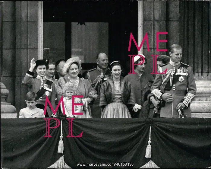 : Queen Elizabeth II, Trooping of the Colour, balcony scene : Queen Elizabeth II, Trooping of the Colour, balcony scene