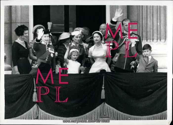 : Queen Elizabeth II, Trooping of the Colour, balcony scene : Queen Elizabeth II, Trooping of the Colour, balcony scene