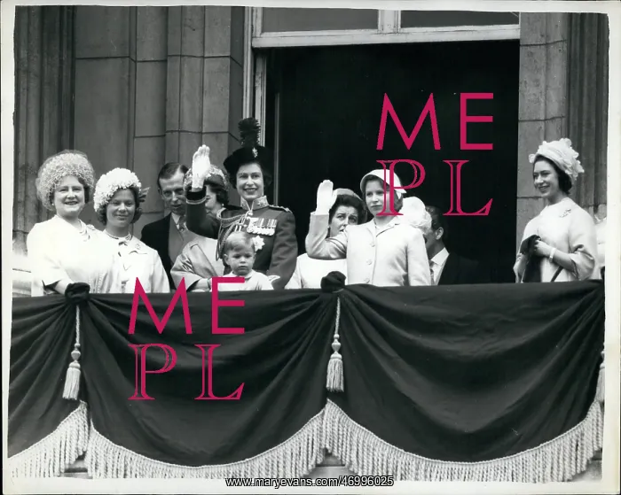 : Queen Elizabeth II, Trooping of the Colour, balcony scene : Queen Elizabeth II, Trooping of the Colour, balcony scene
