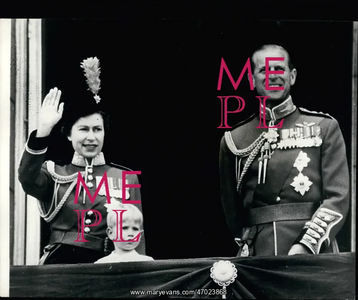 : Queen Elizabeth II, Trooping of the Colour, balcony scene : Queen Elizabeth II, Trooping of the Colour, balcony scene