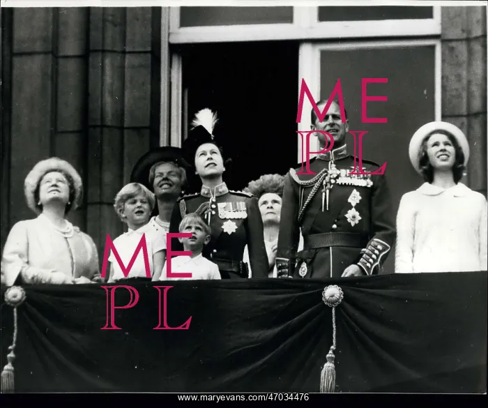 : Queen Elizabeth II, Trooping of the Colour, balcony scene : Queen Elizabeth II, Trooping of the Colour, balcony scene