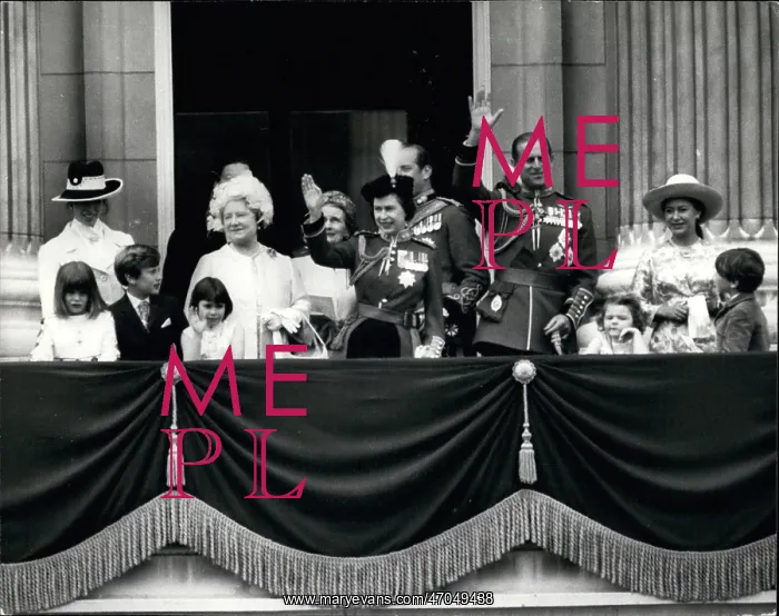 : Queen Elizabeth II, Trooping of the Colour, balcony scene : Queen Elizabeth II, Trooping of the Colour, balcony scene