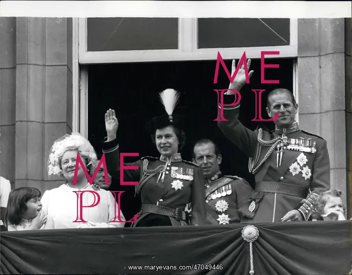 : Queen Elizabeth II, Trooping of the Colour, balcony scene : Queen Elizabeth II, Trooping of the Colour, balcony scene