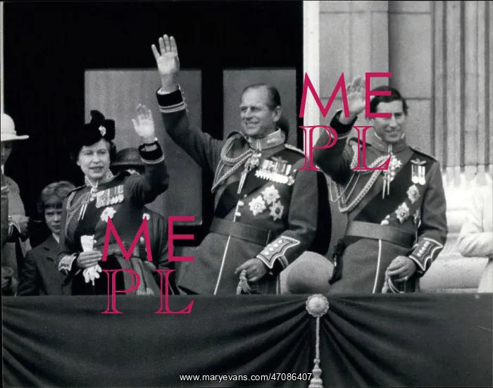 : Queen Elizabeth II, Trooping of the Colour, balcony scene : Queen Elizabeth II, Trooping of the Colour, balcony scene