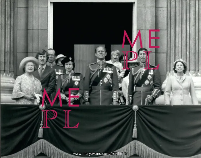 : Queen Elizabeth II, Trooping of the Colour, balcony scene : Queen Elizabeth II, Trooping of the Colour, balcony scene