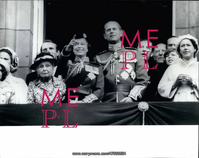 : Queen Elizabeth II, Trooping of the Colour, balcony scene : Queen Elizabeth II, Trooping of the Colour, balcony scene