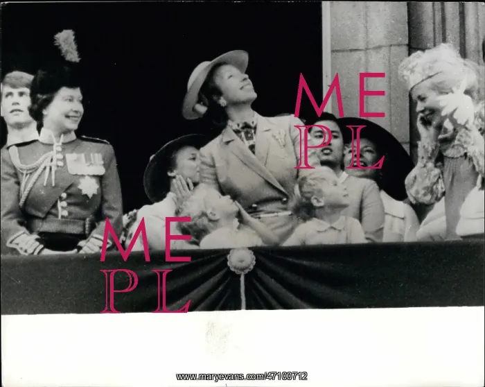 : Queen Elizabeth II, Trooping of the Colour, balcony scene : Queen Elizabeth II, Trooping of the Colour, balcony scene