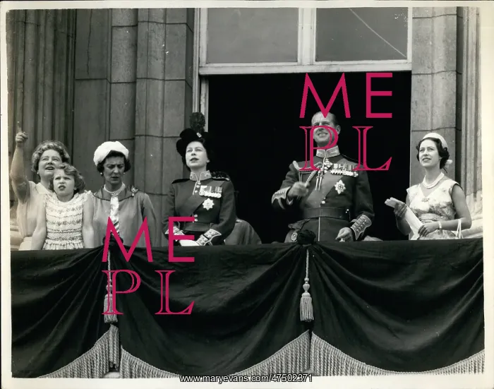 : Queen Elizabeth II, Trooping of the Colour, balcony scene : Queen Elizabeth II, Trooping of the Colour, balcony scene