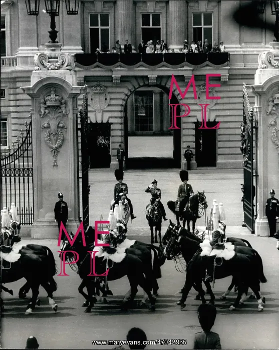 : Queen Elizabeth II, Trooping of the Colour, London : Queen Elizabeth II, Trooping of the Colour, London