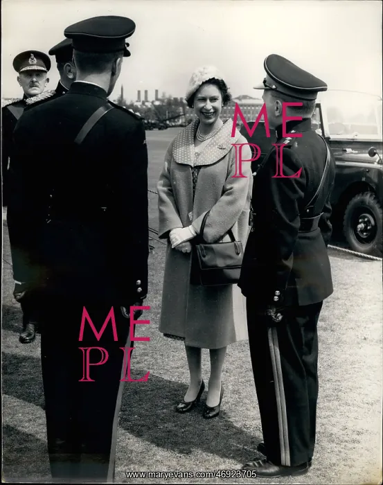 : Queen Elizabeth II visit to Artillery HQ, Woolwich, London : Queen Elizabeth II visit to Artillery HQ, Woolwich, London