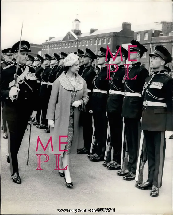 : Queen Elizabeth II visit to Artillery HQ, Woolwich, London : Queen Elizabeth II visit to Artillery HQ, Woolwich, London