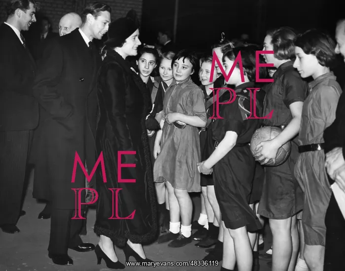 : Queen Elizabeth and King George VI in conversation : Queen Elizabeth and King George VI in conversation