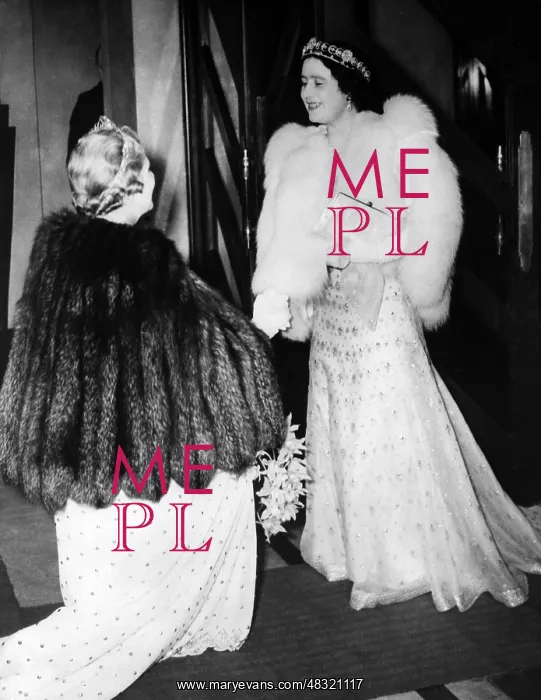 : Queen Elizabeth at a performance of the French : Queen Elizabeth at a performance of the French