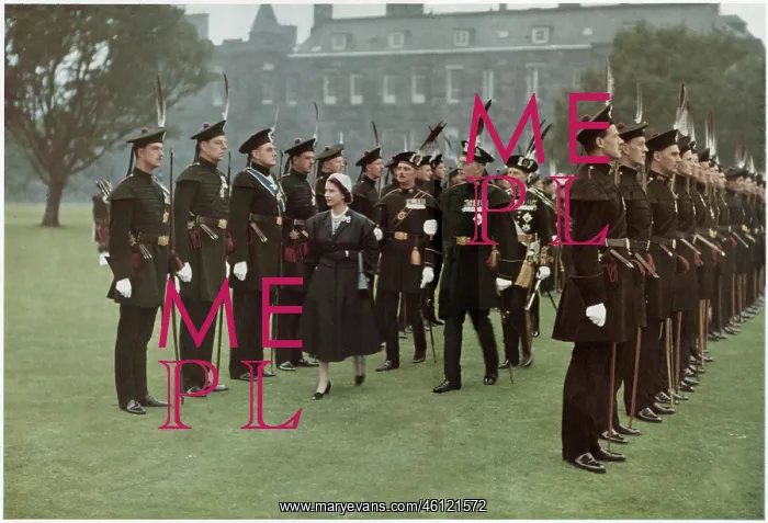 : Queen inspecting her Scottish bodyguard : Queen inspecting her Scottish bodyguard