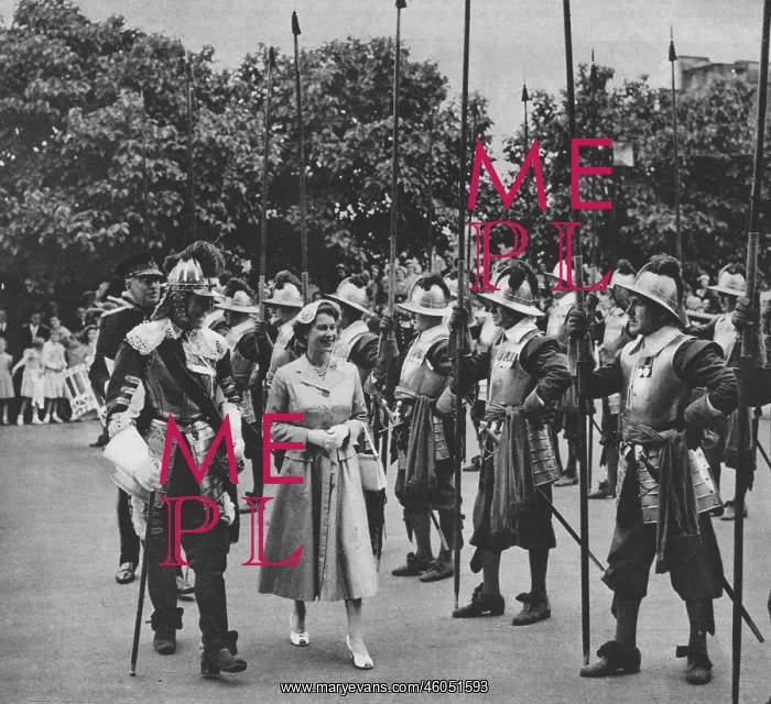 : The Queen inspects pikemen and musketeers : The Queen inspects pikemen and musketeers