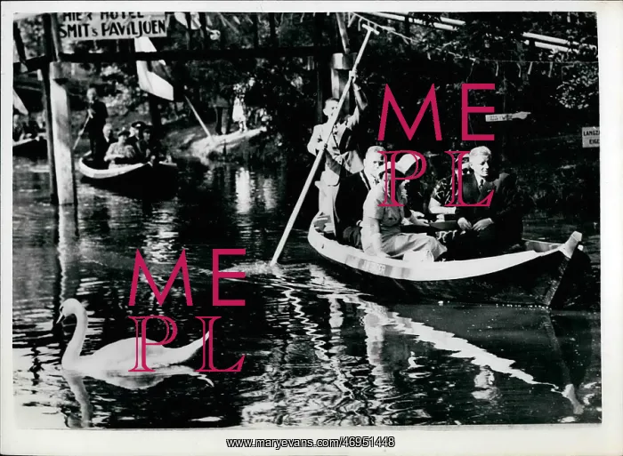 : Queen Juliana of the Netherlands in a boat : Queen Juliana of the Netherlands in a boat