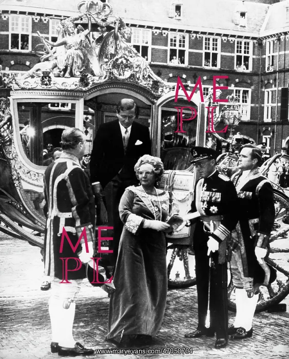 : Queen Juliana of the Netherlands getting out of coach : Queen Juliana of the Netherlands getting out of coach