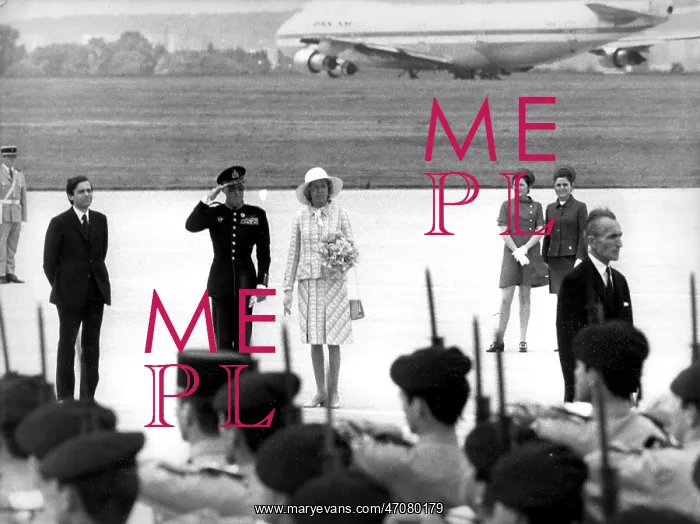 : Queen Juliana of the Netherlands in Paris : Queen Juliana of the Netherlands in Paris