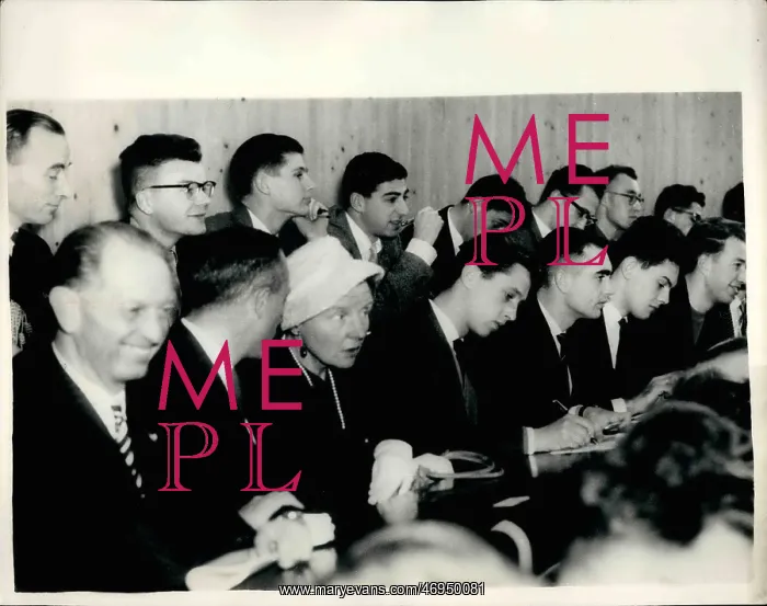 : Queen Juliana of the Netherlands at technical school, Delft : Queen Juliana of the Netherlands at technical school, Delft