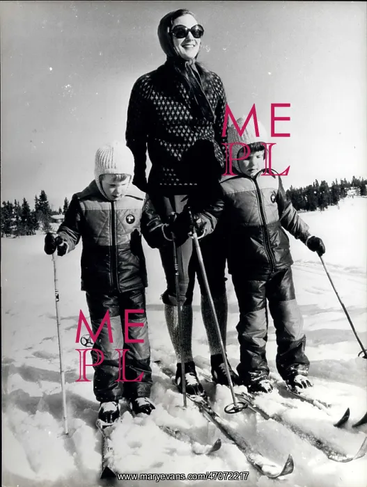 : Queen Margrethe of Denmark and sons skiing : Queen Margrethe of Denmark and sons skiing