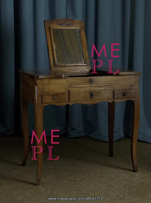 : The Queen Marie-Antoinette's Dressing Table : The Queen Marie-Antoinette's Dressing Table
