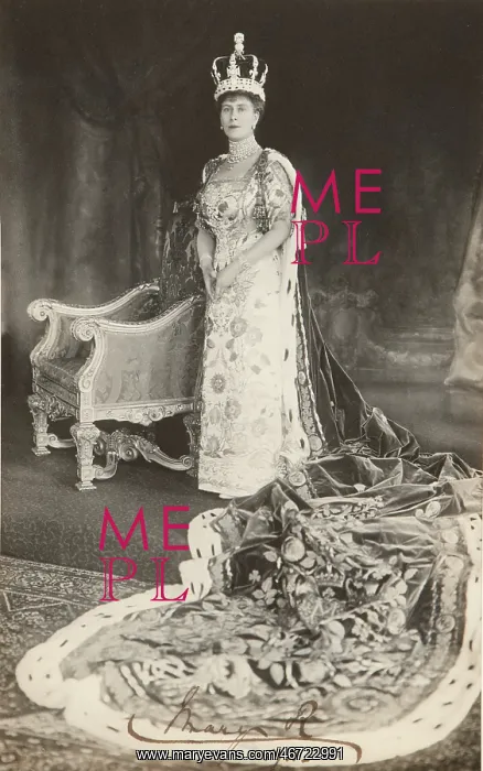 : Queen Mary in her coronation robes, 1911 : Queen Mary in her coronation robes, 1911