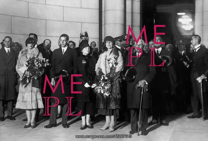 : Queen Mary and Frank B. Kellogg, 1926 : Queen Mary and Frank B. Kellogg, 1926