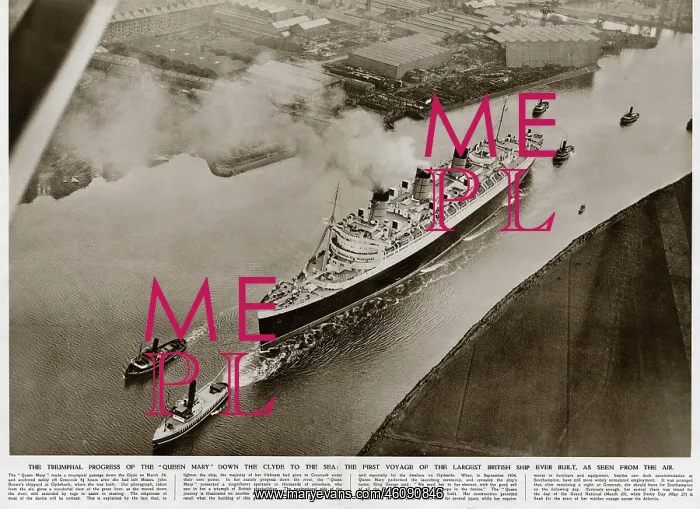 : Queen Mary Ocean Liner, down the river Clyde : Queen Mary Ocean Liner, down the river Clyde