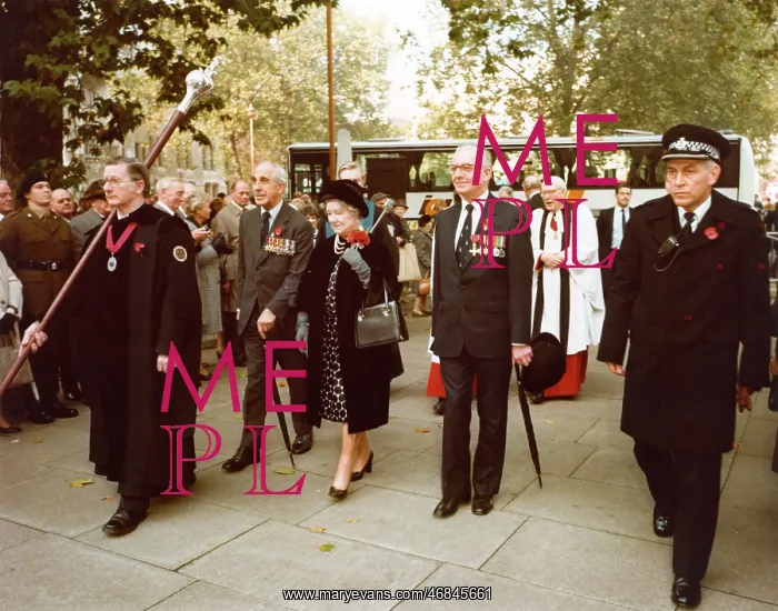 : Queen Mother arriving for Remembrance Service : Queen Mother arriving for Remembrance Service