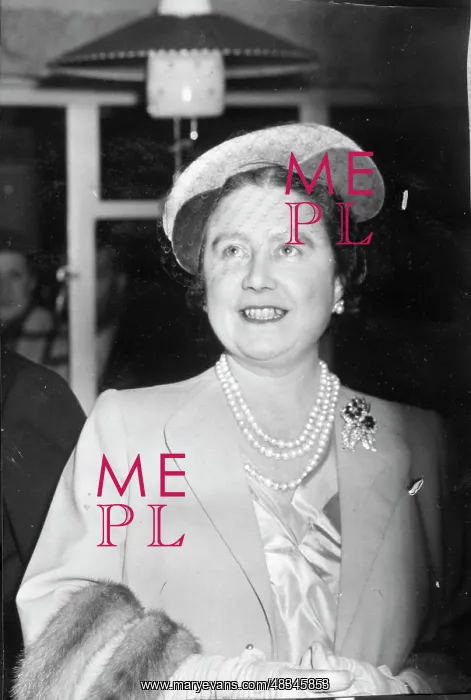 : Queen Mother at British Industries Fair : Queen Mother at British Industries Fair
