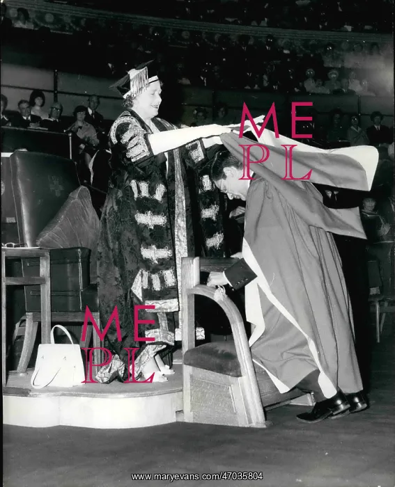 : Queen Mother at degree presentation : Queen Mother at degree presentation