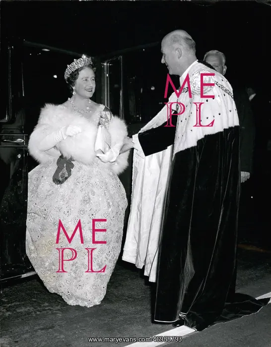 : Queen Mother at Guildhall reception, London : Queen Mother at Guildhall reception, London