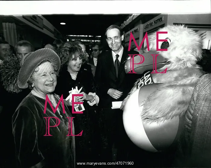 : Queen Mother and large fluffy duck, Ideal Home Exhibition : Queen Mother and large fluffy duck, Ideal Home Exhibition