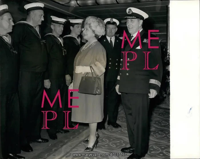 : Queen Mother on liner Queen Elizabeth : Queen Mother on liner Queen Elizabeth