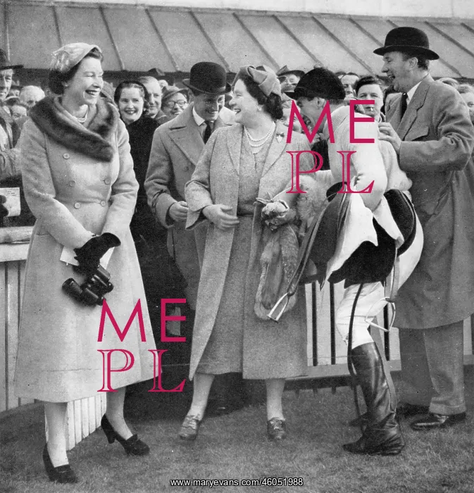 : The Queen and Queen Mother at the races : The Queen and Queen Mother at the races