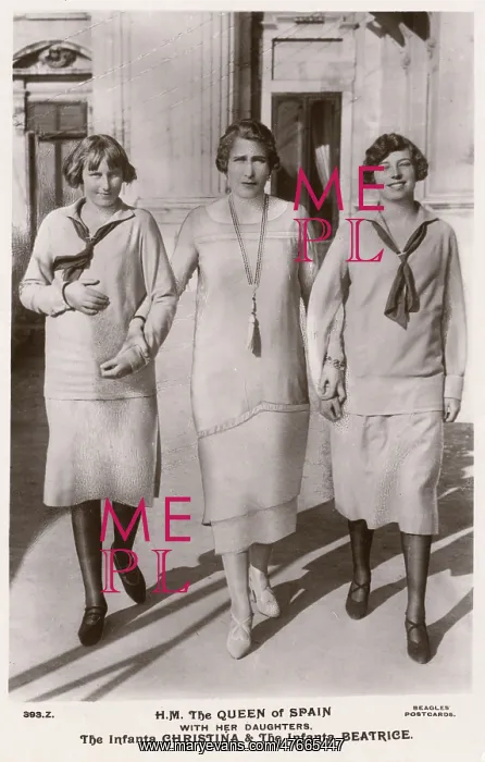 : Queen of Spain with her daughters Cristina and Beatriz : Queen of Spain with her daughters Cristina and Beatriz