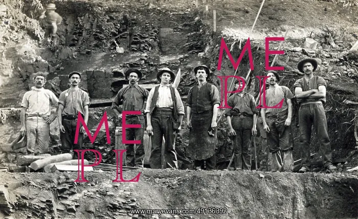 : Queensland Australia - A Group of Miners : Queensland Australia - A Group of Miners
