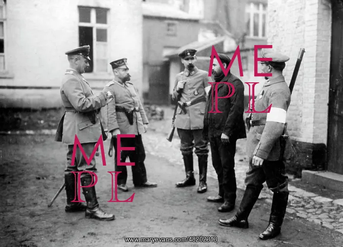 : Questioning of a potential spy, 1915 : Questioning of a potential spy, 1915