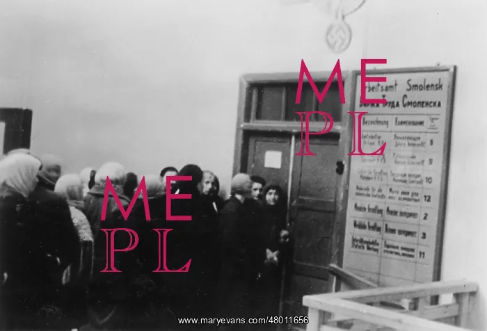 : Queue before the employment office in Smolensk, 1942 : Queue before the employment office in Smolensk, 1942
