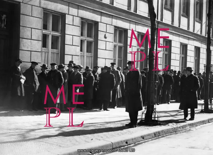 : Queue for lunch, 1929-1932 : Queue for lunch, 1929-1932